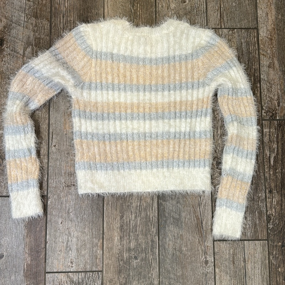 Sweater - Picture 4 of 5